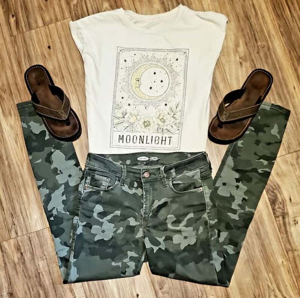 OLD NAVY Rockstar Super skinny cropped camo pants Size 4